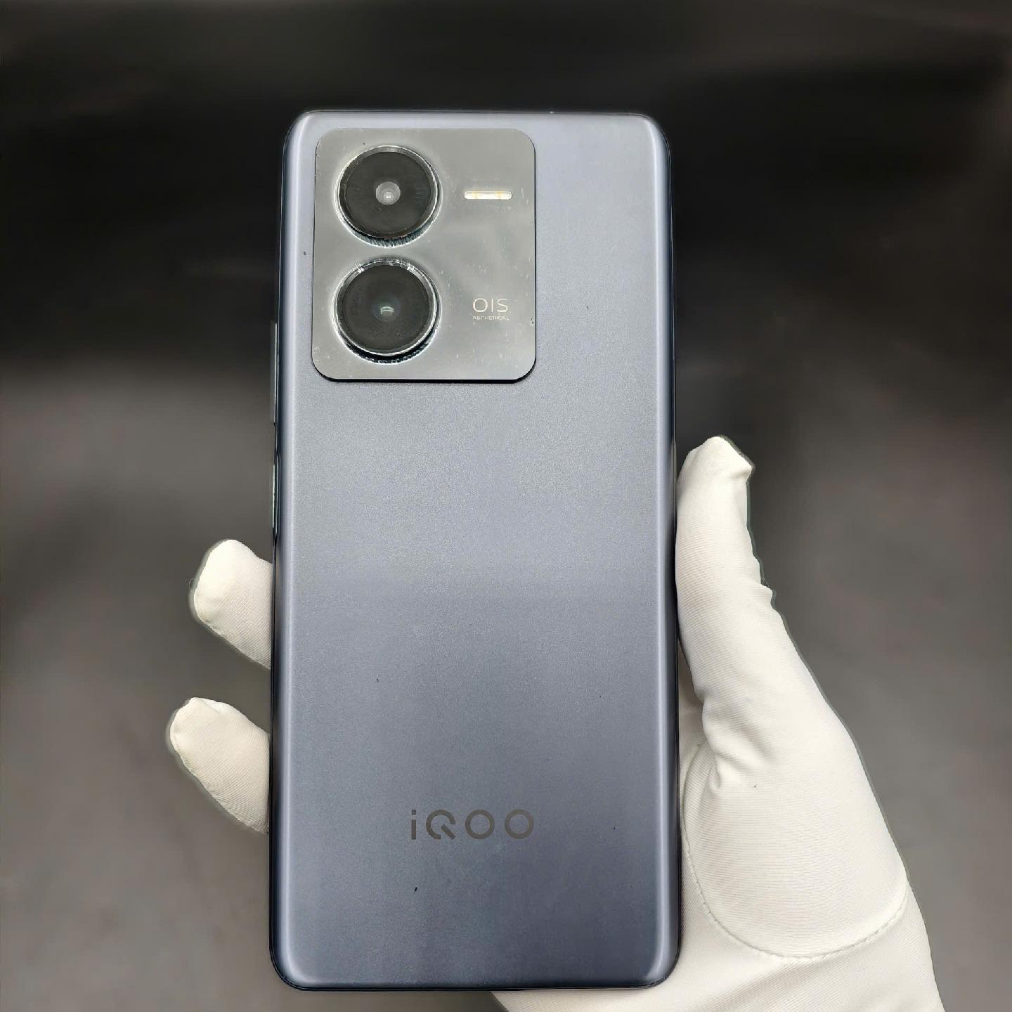 Vivo IQOO Z8 5g 12/256-duoc-ban-tai-Nhất Tín Mobile , anh chị nhắn zalo 0937545427 ,để tư vấn trước khi đặt hàng giúp em
