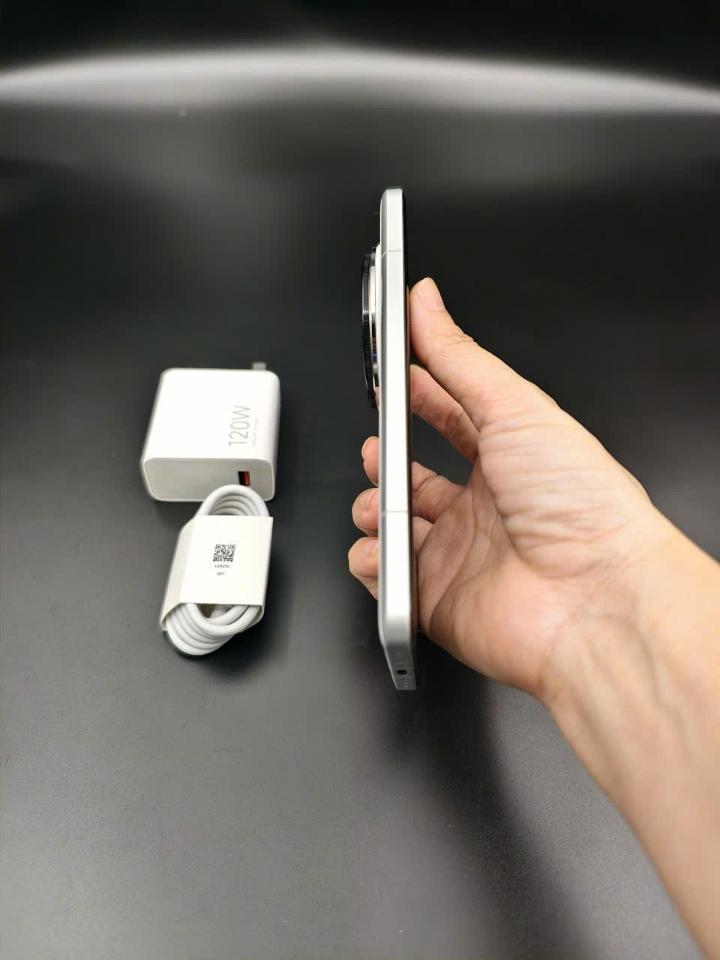 Xiaomi 14 Ultra 12/256 kèm sạc Rom quốc tế-duoc-ban-tai-Nhất Tín Mobile