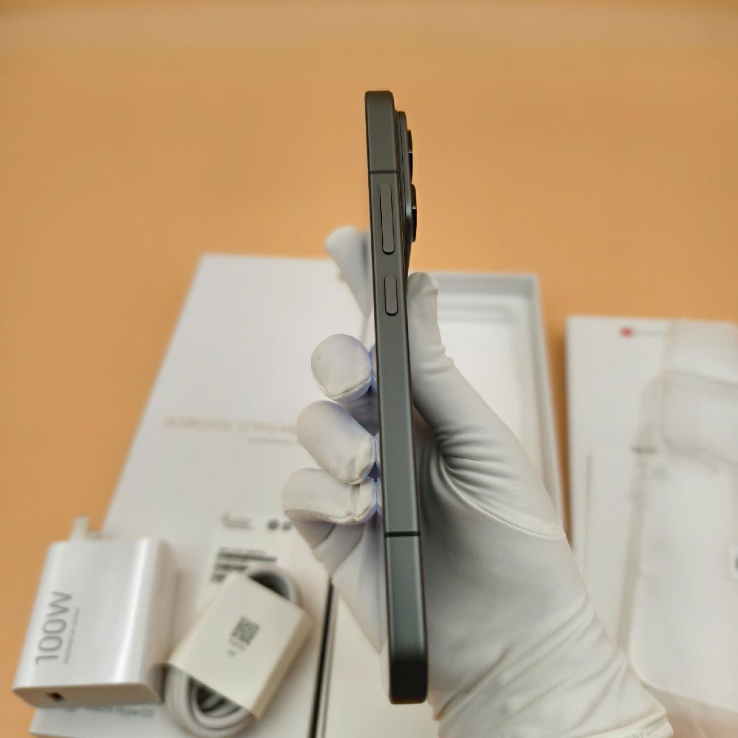 Xiaomi 17 pro max 12/512 Rom quốc tế-duoc-ban-tai-Nhất Tín Mobile , anh chị nhắn zalo 0937545427 ,để tư vấn trước khi đặt hàng giúp em