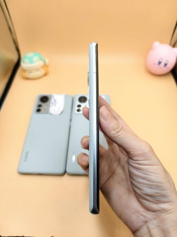 Xiaomi 12 pro 8/128, 12/256 quốc tế kèm sạc-duoc-ban-tai-0937545427