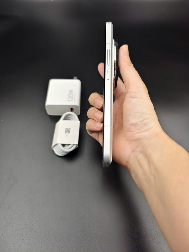 Xiaomi 14 Ultra 12/256 kèm sạc Rom quốc tế-duoc-ban-tai-Nhất Tín Mobile