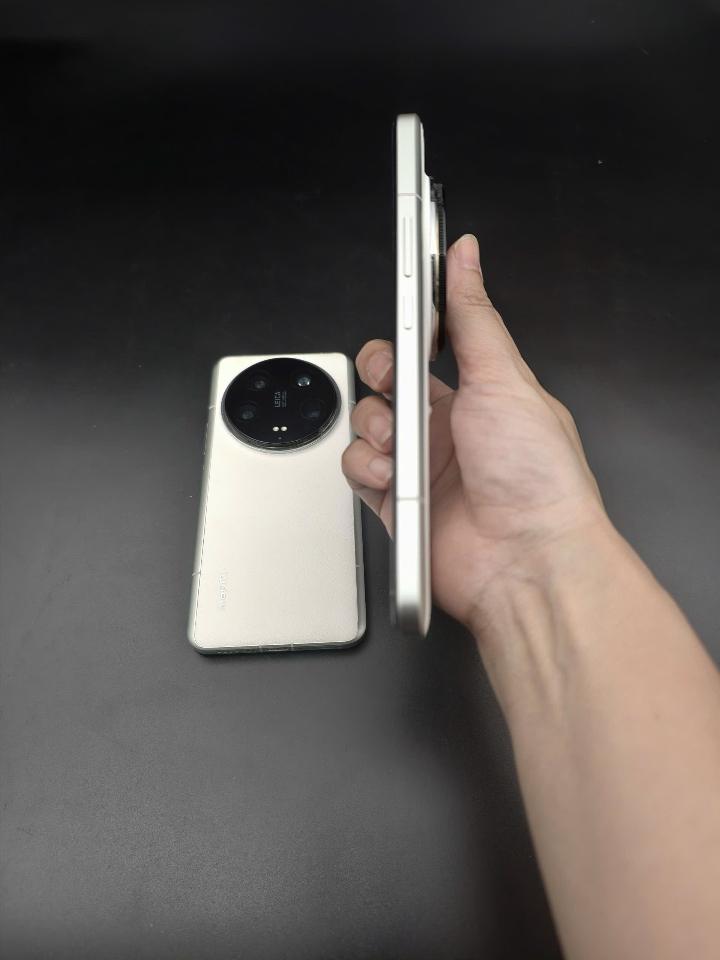 Xiaomi 14 12/256 và 16/512 Rom quốc tế-duoc-ban-tai-Nhất Tín Mobile , anh chị nhắn zalo 0937545427 ,để tư vấn trước khi đặt hàng giúp em