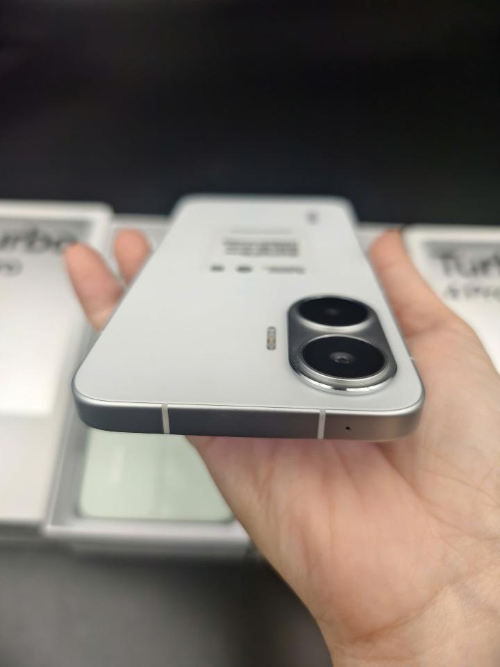 Redmi Turbo 4 pro 12/256 Rom quốc tế-duoc-ban-tai-Nhất Tín Mobile
