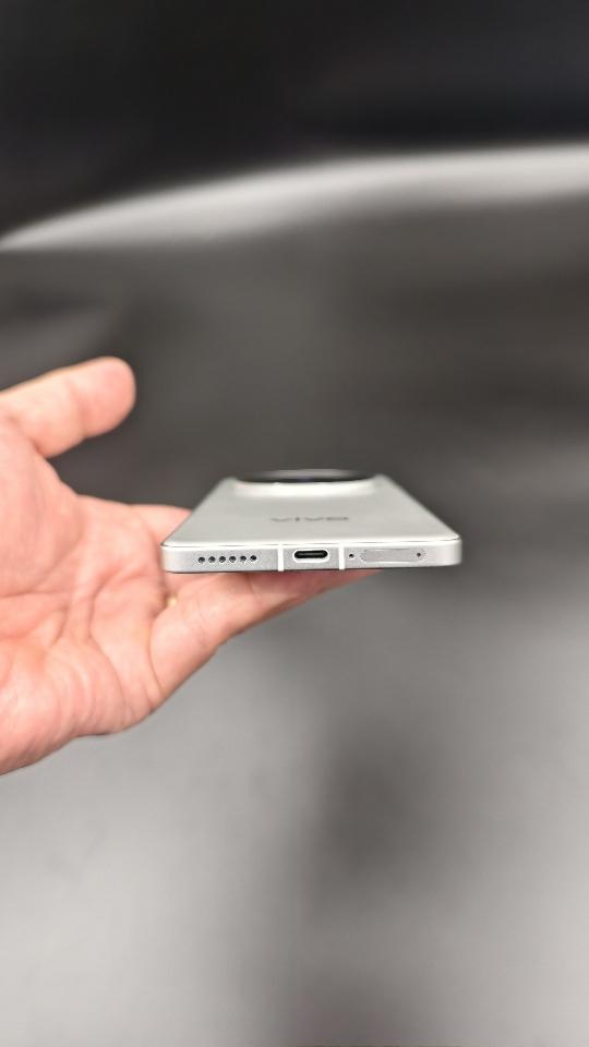 ViVo X100s 16/256-duoc-ban-tai-Nhất Tín Mobile , anh chị nhắn zalo 0937545427 ,để tư vấn trước khi đặt hàng giúp em