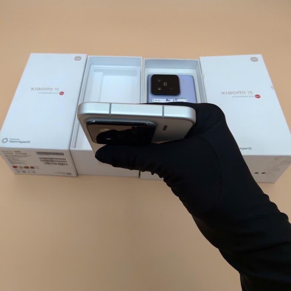 Xiaomi 15 12/256 rom quốc tế 99%-duoc-ban-tai-Nhất Tín Mobile , anh chị nhắn zalo 0937545427 ,để tư vấn trước khi đặt hàng giúp em