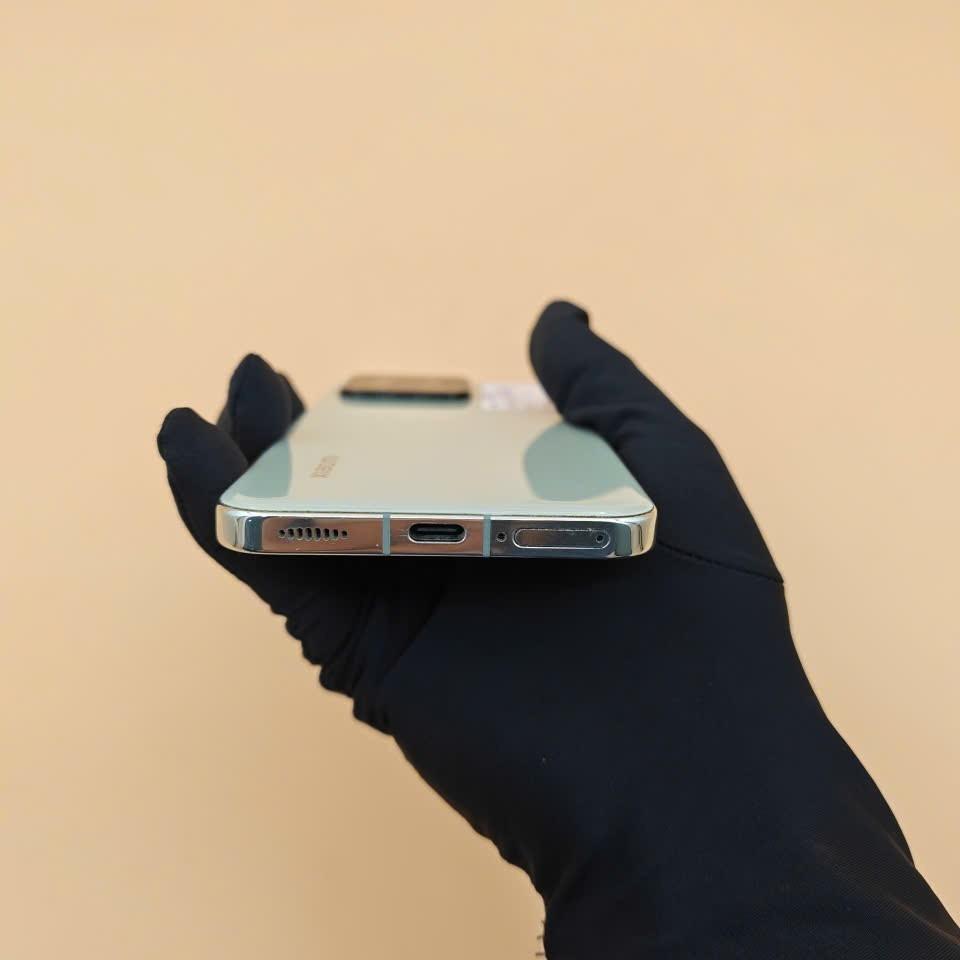 Xiaomi 13 12/256 98,9% Rom quốc tế-duoc-ban-tai-Nhất Tín Mobile , anh chị nhắn zalo 0937545427 ,để tư vấn trước khi đặt hàng giúp em