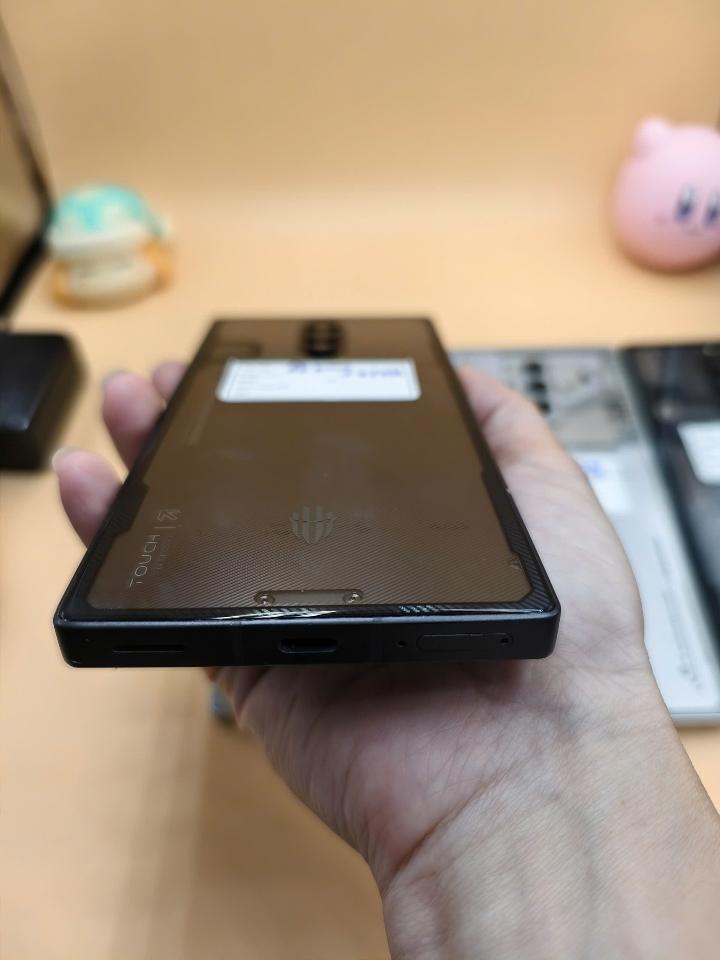 Redmagic 8s pro 12/256 kèm sạc-duoc-ban-tai-0937545427