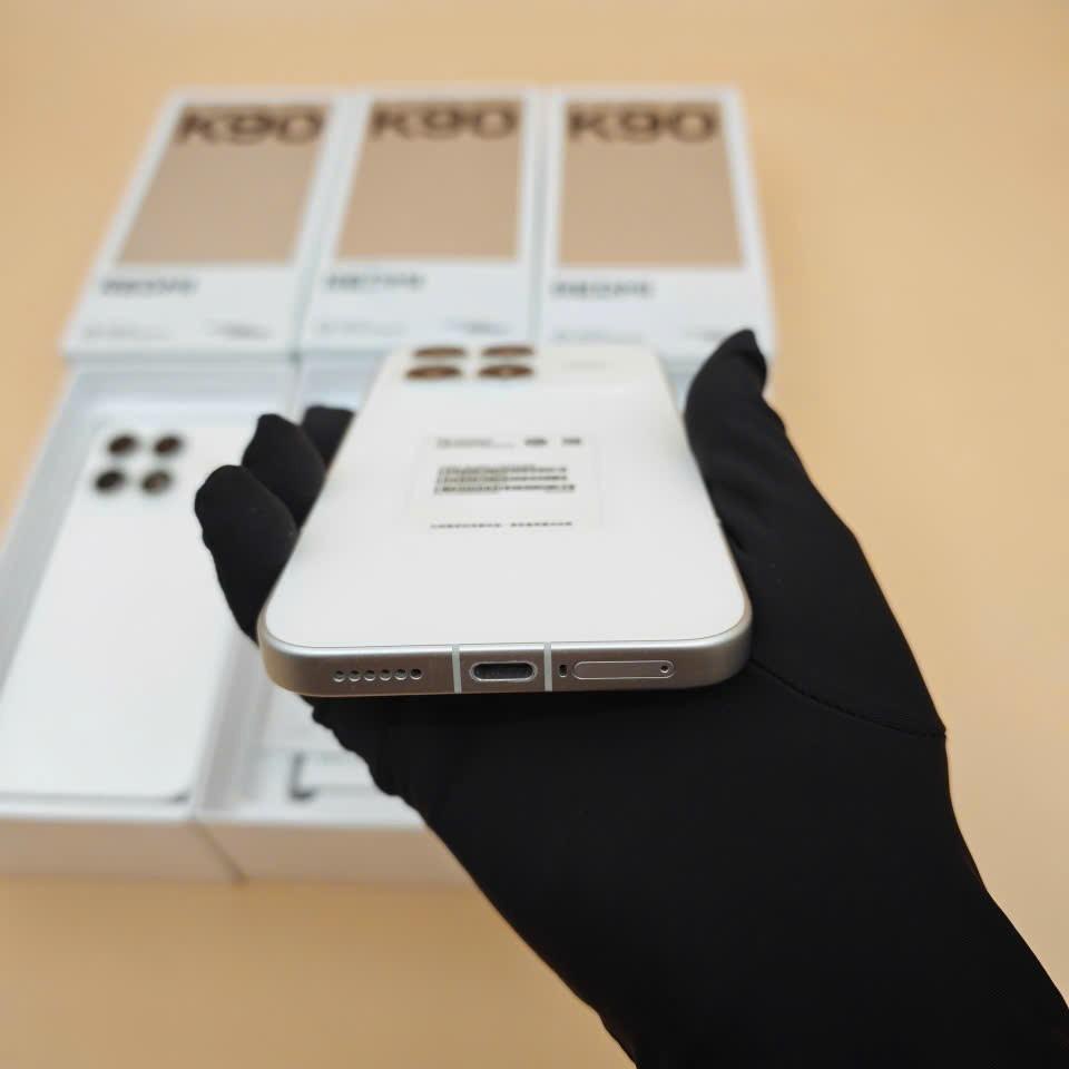 Xiaomi Redmi K90 12/256 Rom quốc tế fullbox-duoc-ban-tai-Nhất Tín Mobile , anh chị nhắn zalo 0937545427 ,để tư vấn trước khi đặt hàng giúp em