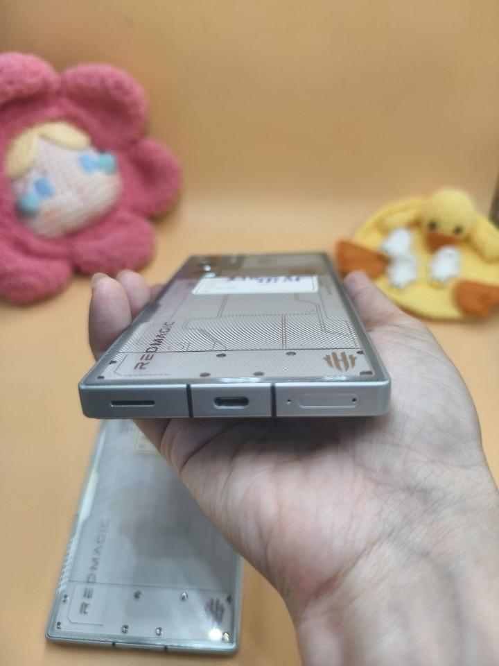 Redmagic 9 Pro 5G – Bản 12/256 – ROM Quốc Tế
-duoc-ban-tai-0937545427