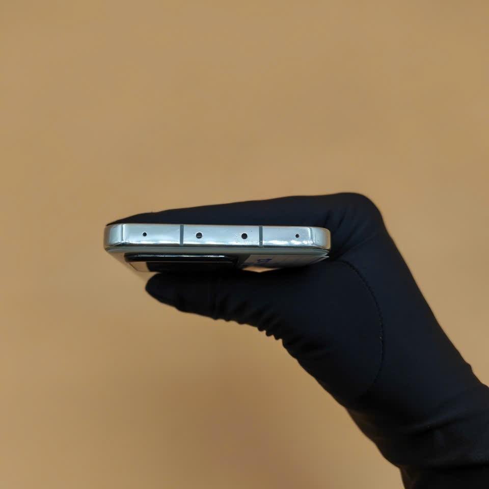 Xiaomi 13 12/256 98,9% Rom quốc tế-duoc-ban-tai-Nhất Tín Mobile , anh chị nhắn zalo 0937545427 ,để tư vấn trước khi đặt hàng giúp em