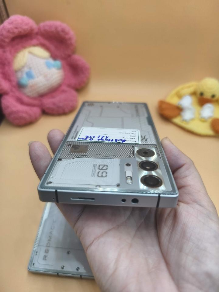 Redmagic 9 Pro 5G – Bản 12/256 – ROM Quốc Tế
-duoc-ban-tai-0937545427