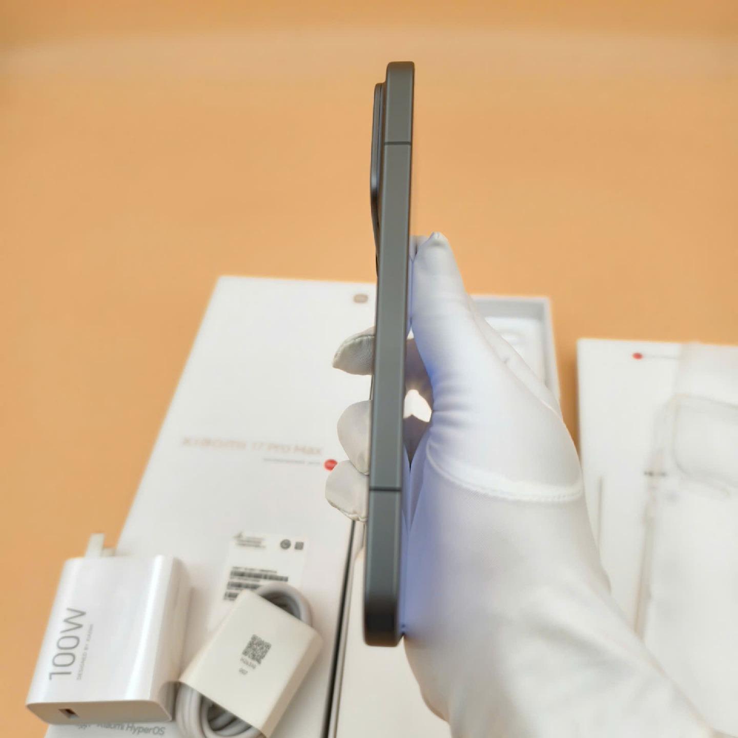 Xiaomi 17 pro max 12/512 Rom quốc tế-duoc-ban-tai-Nhất Tín Mobile , anh chị nhắn zalo 0937545427 ,để tư vấn trước khi đặt hàng giúp em