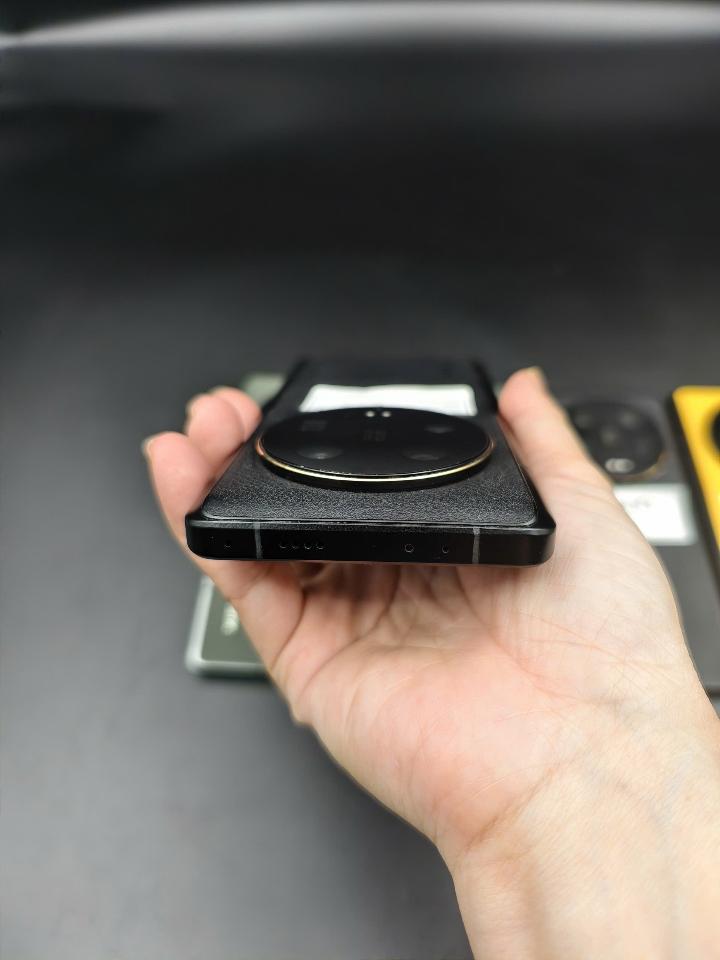 Xiaomi 13 Ultra 12/256 và 16/512  Rom quốc tế-duoc-ban-tai-Nhất Tín Mobile , anh chị nhắn zalo 0937545427 ,để tư vấn trước khi đặt hàng giúp em