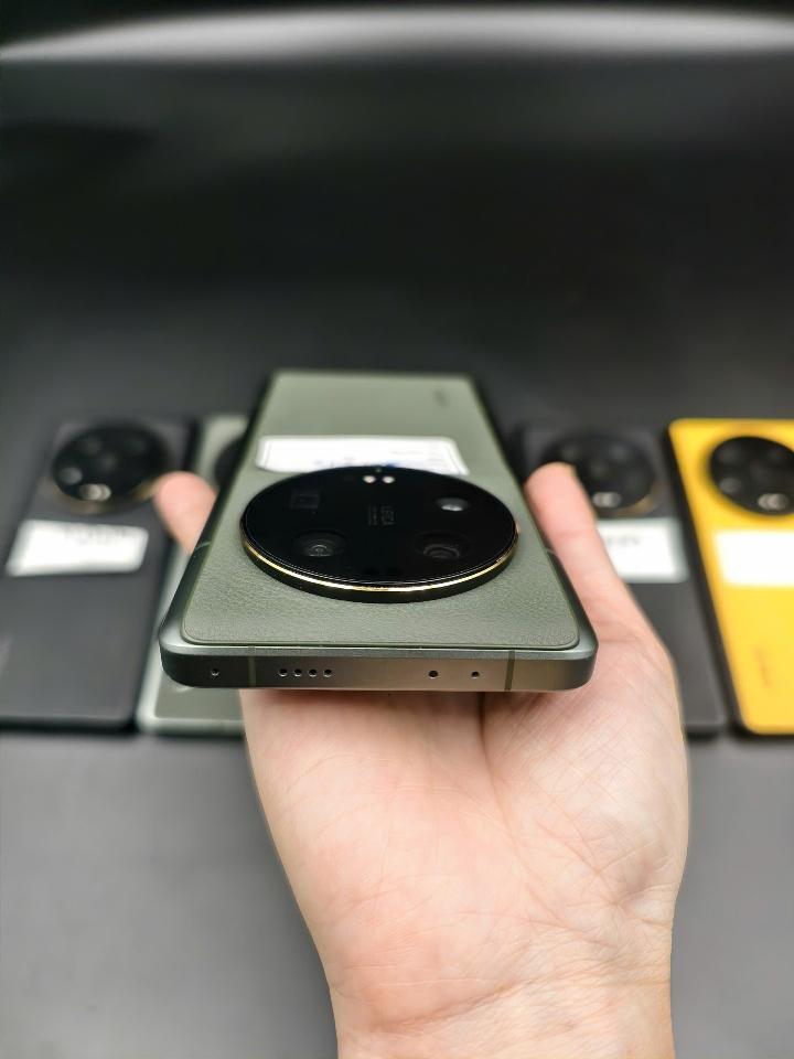 Xiaomi 13 Ultra 12/256 và 16/512  Rom quốc tế-duoc-ban-tai-Nhất Tín Mobile , anh chị nhắn zalo 0937545427 ,để tư vấn trước khi đặt hàng giúp em