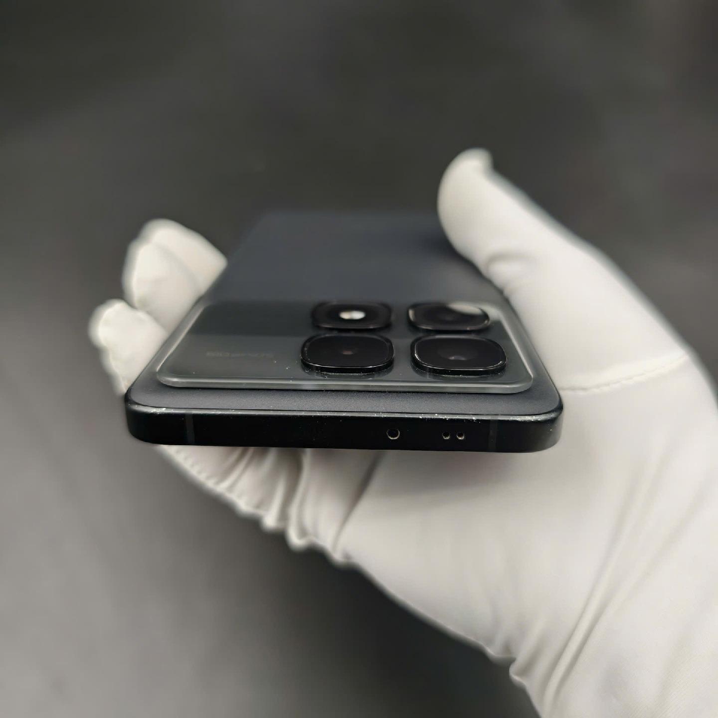 Redmi k70 Ultra 12/256 rom quốc tế-duoc-ban-tai-Nhất Tín Mobile , anh chị nhắn zalo 0937545427 ,để tư vấn trước khi đặt hàng giúp em