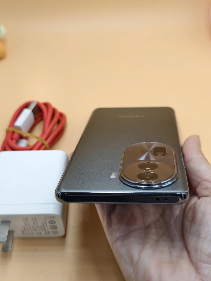 Oppo reno 11 12/256-duoc-ban-tai-0937545427