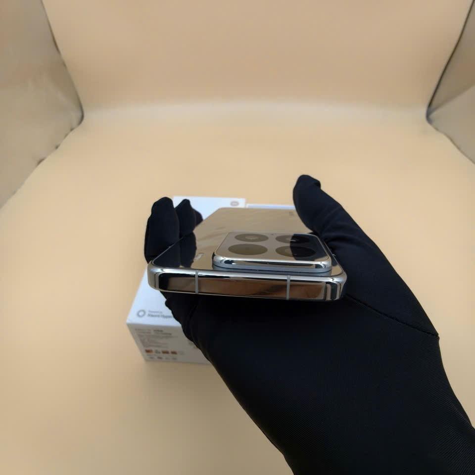 Xiaomi 15 12/256 rom quốc tế bảng limited-duoc-ban-tai-Nhất Tín Mobile , anh chị nhắn zalo 0937545427 ,để tư vấn trước khi đặt hàng giúp em