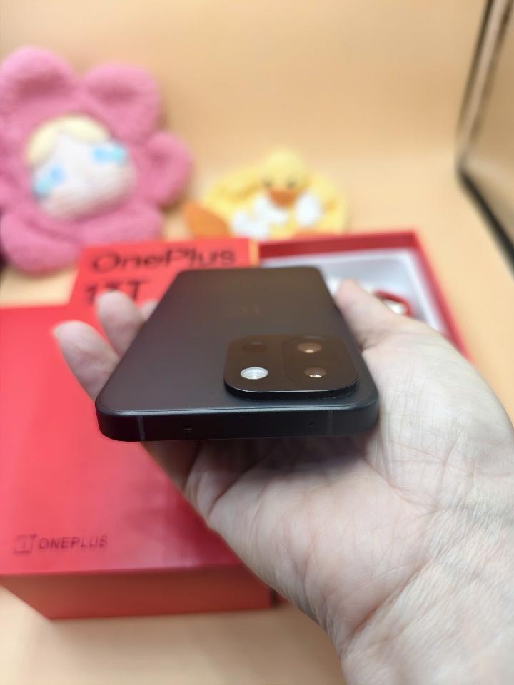 Oneplus 13T 12/256 Rom quốc tế-duoc-ban-tai-0937545427