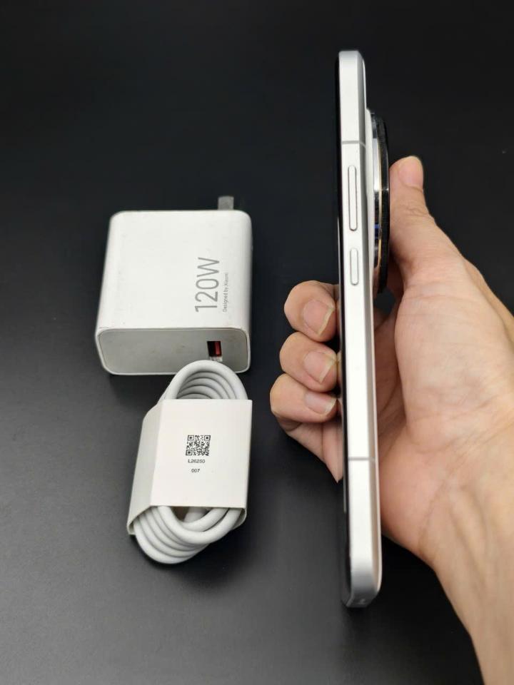 Xiaomi 14 Ultra 12/256 kèm sạc Rom quốc tế-duoc-ban-tai-Nhất Tín Mobile