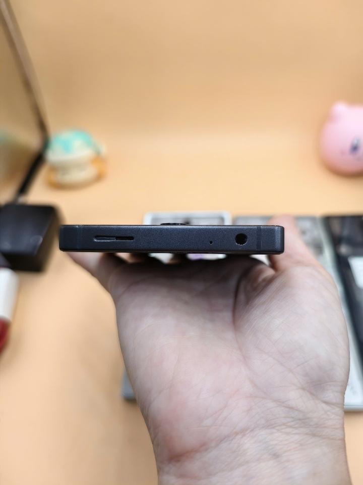 Redmagic 8s pro 12/256 kèm sạc-duoc-ban-tai-0937545427