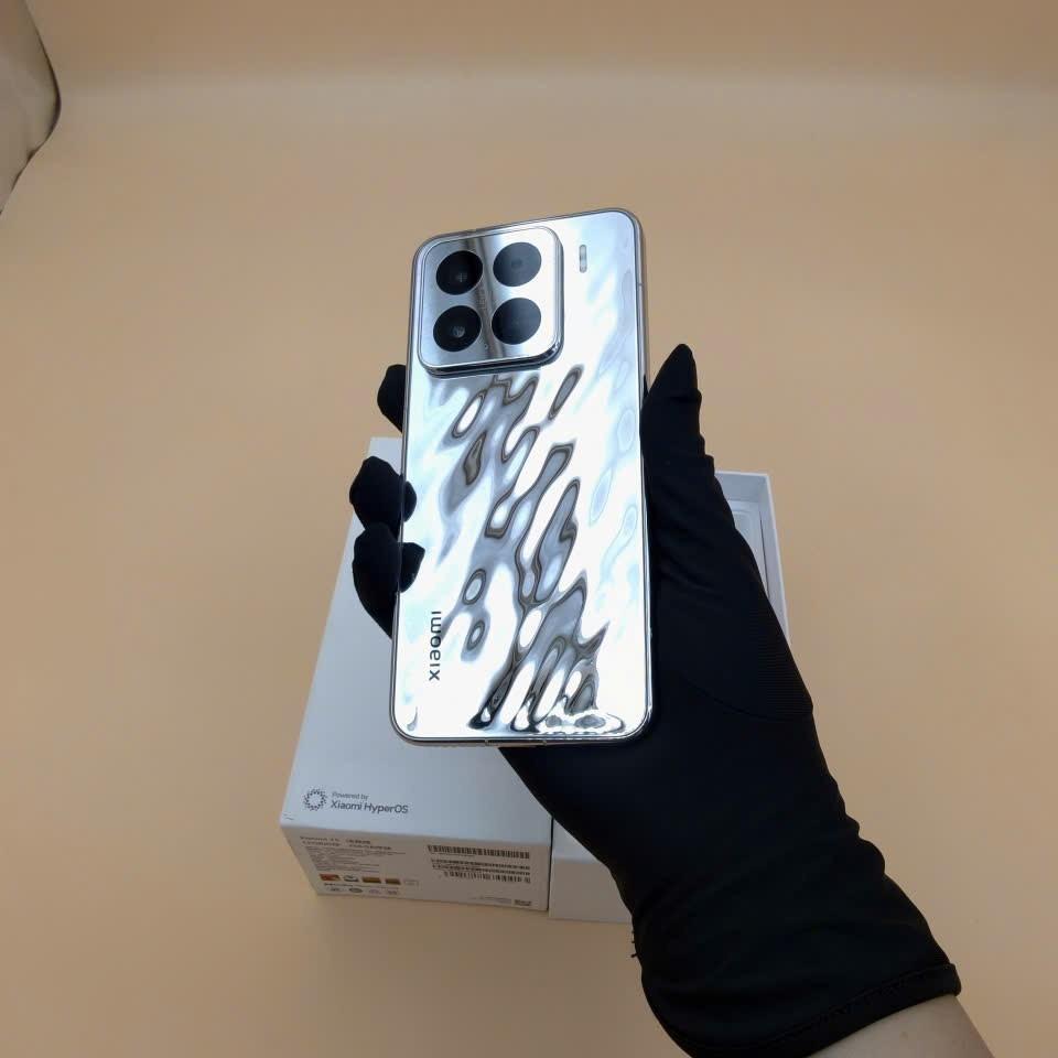 Xiaomi 15 12/256 rom quốc tế bảng limited-duoc-ban-tai-Nhất Tín Mobile , anh chị nhắn zalo 0937545427 ,để tư vấn trước khi đặt hàng giúp em