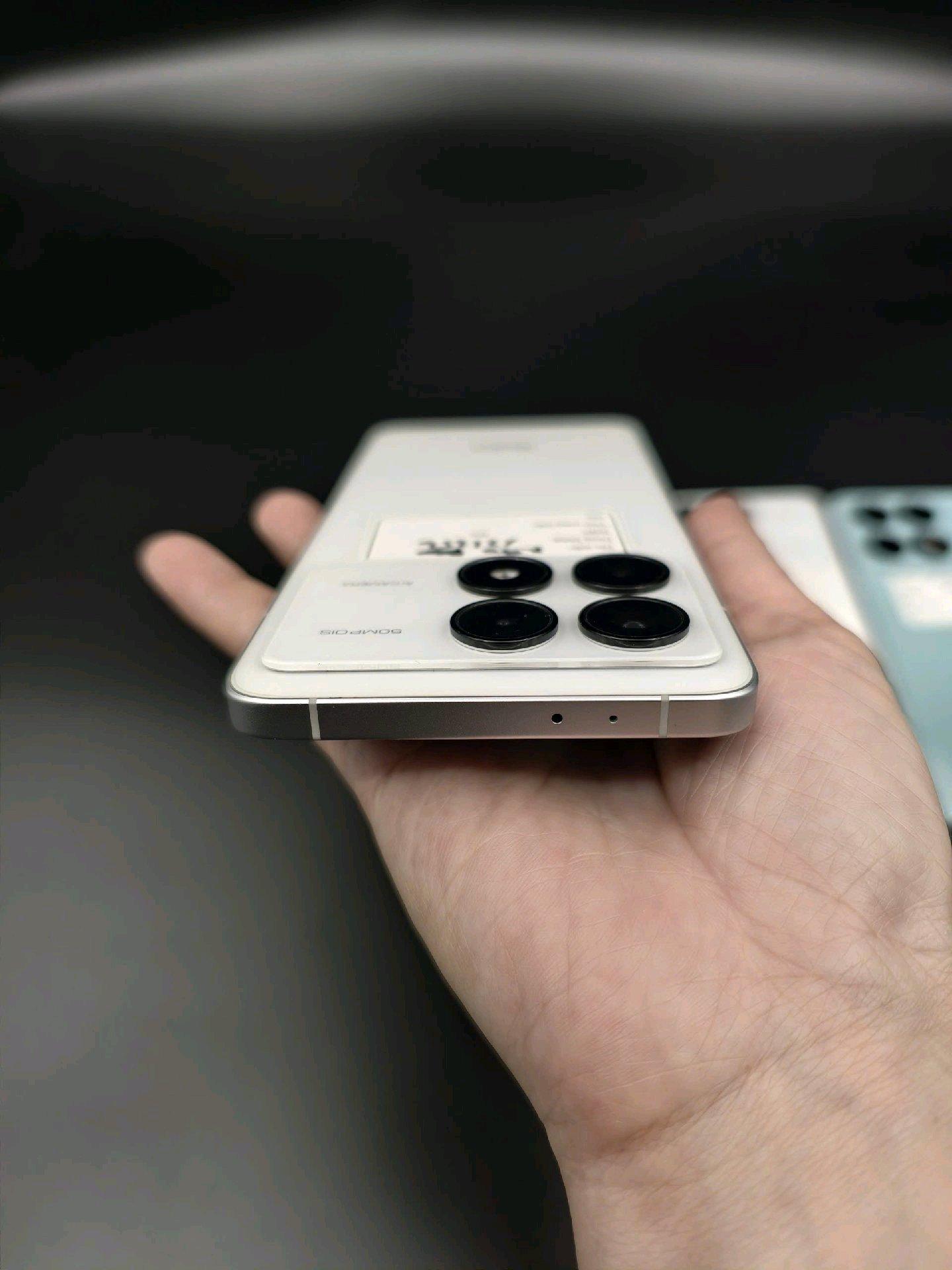 Xiaomi Redmi k70 12/256, 16/256 và 16/512 Rom quốc tế-duoc-ban-tai-Nhất Tín Mobile , anh chị nhắn zalo 0937545427 ,để tư vấn trước khi đặt hàng giúp em