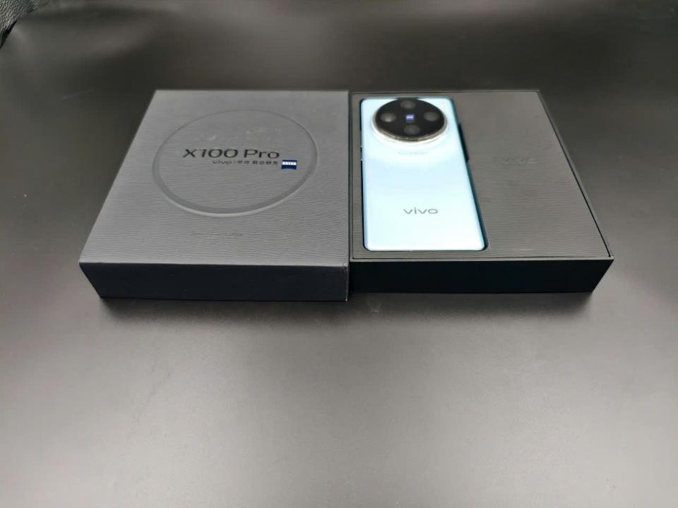 ViVo X100 pro 12/256 Fullbox-duoc-ban-tai-Nhất Tín Mobile