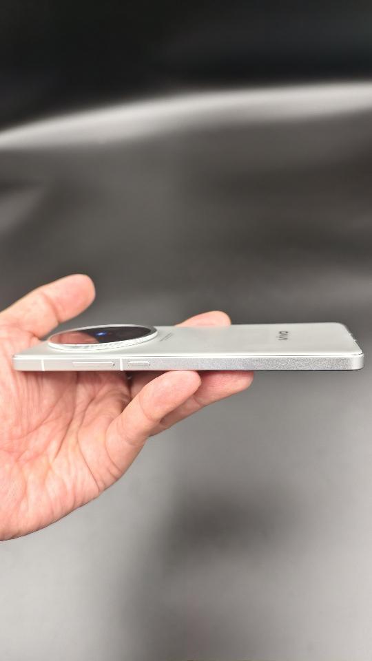 ViVo X100s 16/256-duoc-ban-tai-Nhất Tín Mobile , anh chị nhắn zalo 0937545427 ,để tư vấn trước khi đặt hàng giúp em