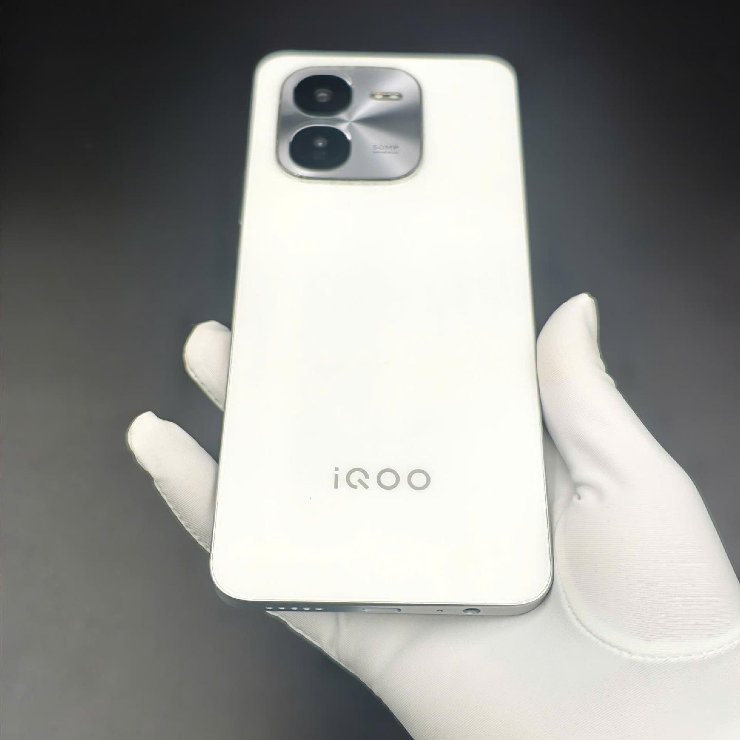 ViVo IQOO z9x 5G 8/256-duoc-ban-tai-Nhất Tín Mobile , anh chị nhắn zalo 0937545427 ,để tư vấn trước khi đặt hàng giúp em