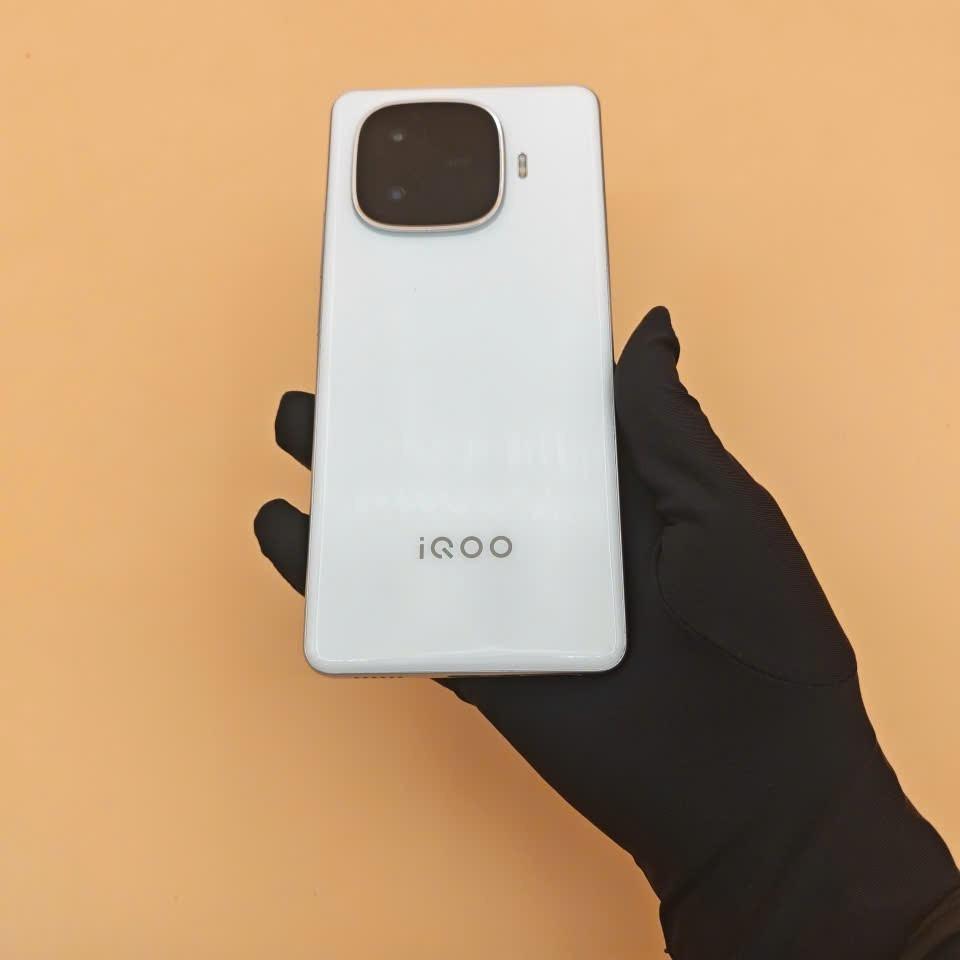 ViVo Z9 Turbo 5G 16/256-duoc-ban-tai-Nhất Tín Mobile , anh chị nhắn zalo 0937545427 ,để tư vấn trước khi đặt hàng giúp em