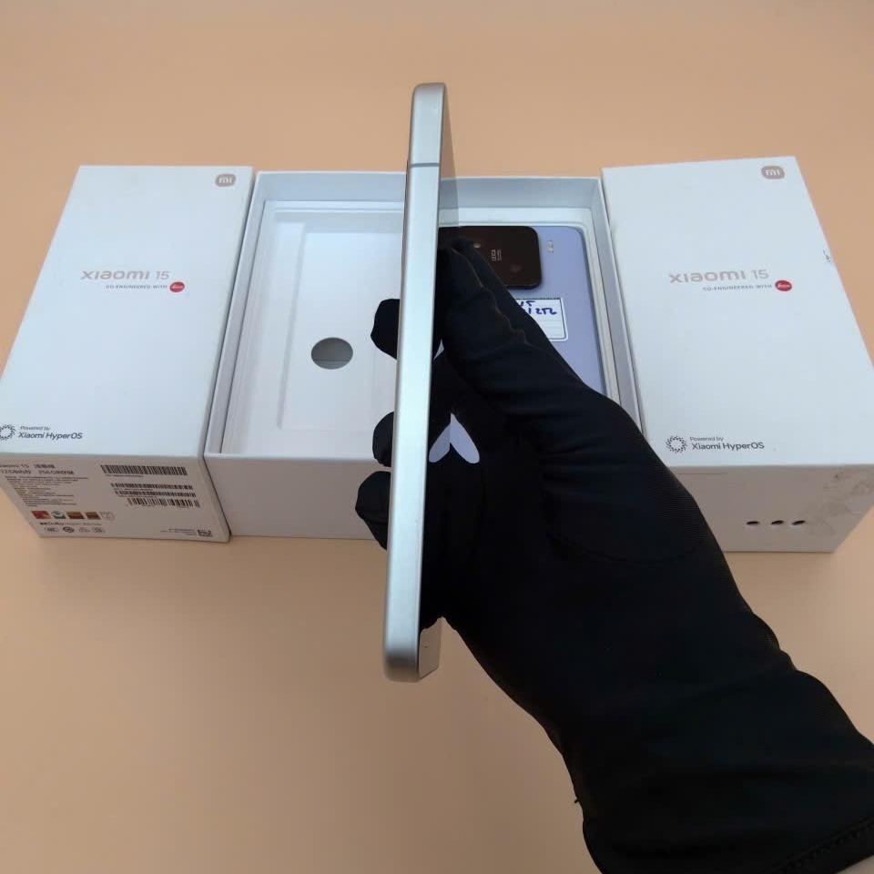 Xiaomi 15 12/256 rom quốc tế 99%-duoc-ban-tai-Nhất Tín Mobile , anh chị nhắn zalo 0937545427 ,để tư vấn trước khi đặt hàng giúp em