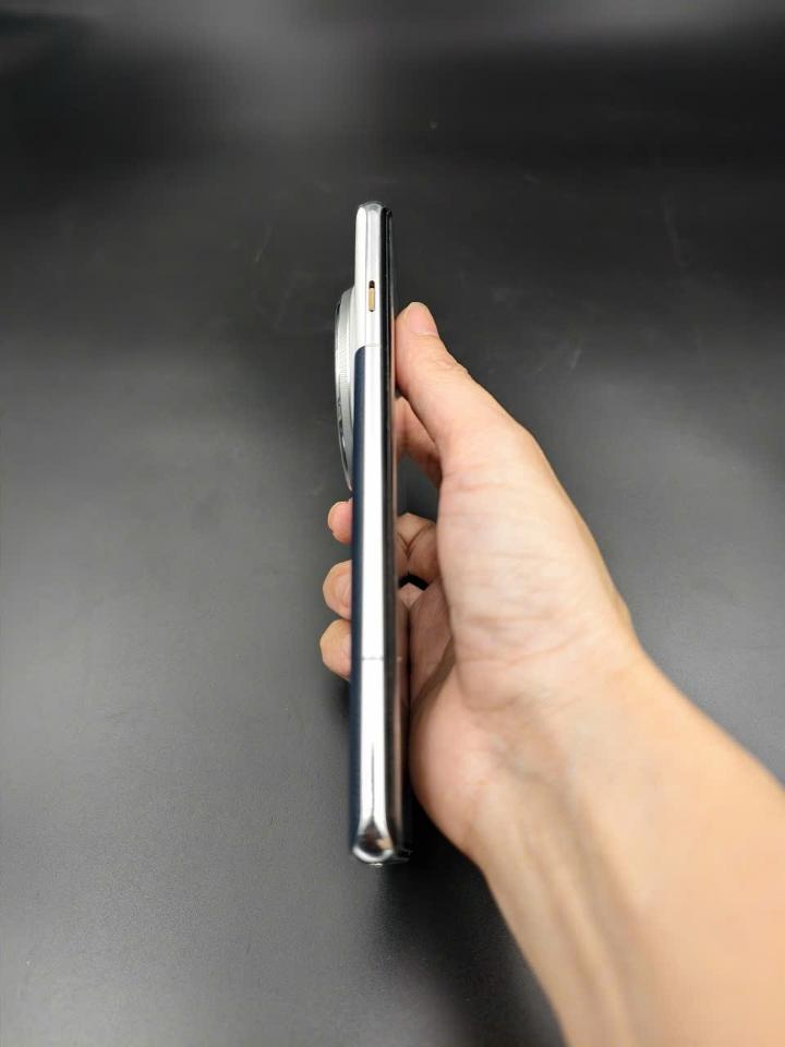 Oppo Find X7 Ultra 12/256 kèm sạc zin-duoc-ban-tai-Nhất Tín Mobile