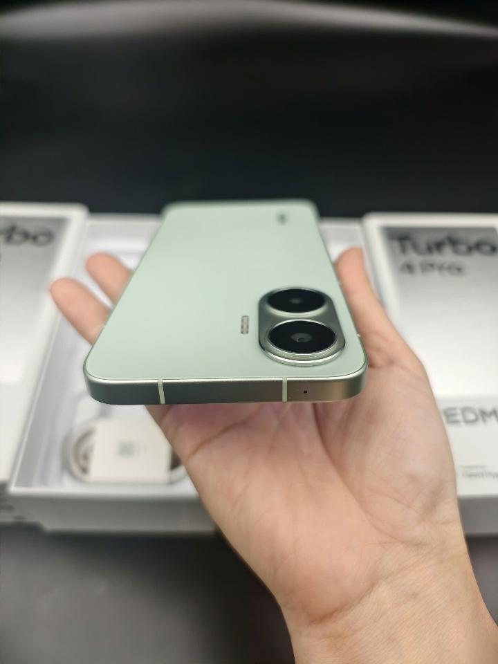 Redmi Turbo 4 pro 12/256 Rom quốc tế-duoc-ban-tai-Nhất Tín Mobile