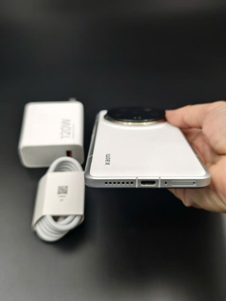Xiaomi 14 Ultra 12/256 kèm sạc Rom quốc tế-duoc-ban-tai-Nhất Tín Mobile