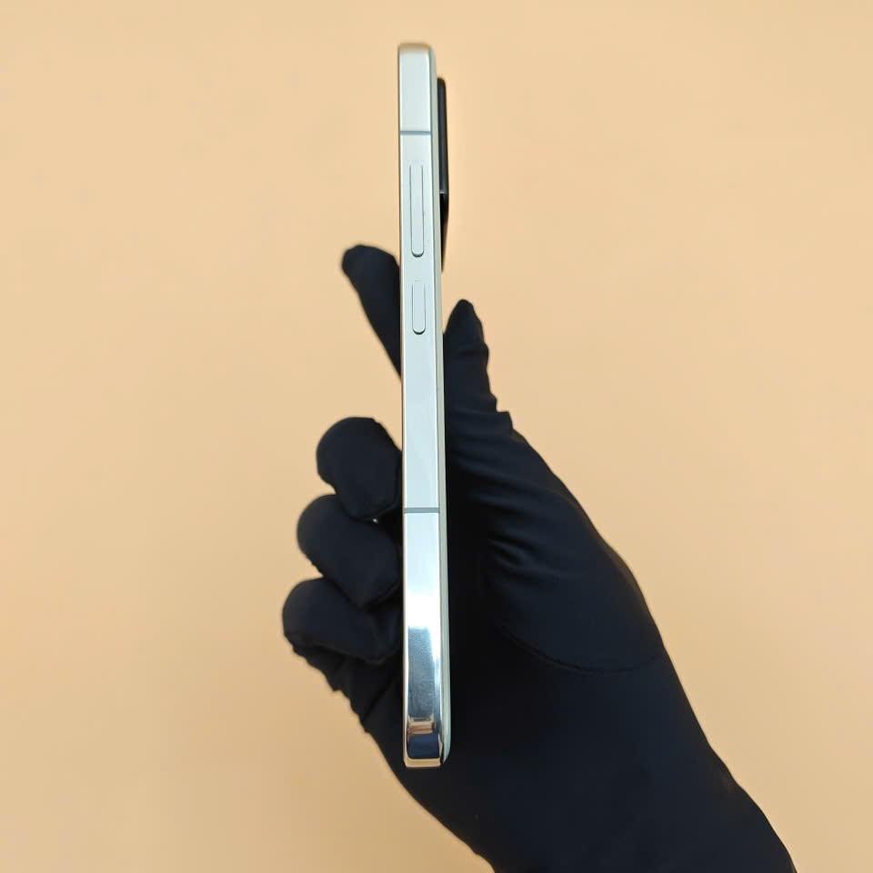 Xiaomi 13 12/256 98,9% Rom quốc tế-duoc-ban-tai-Nhất Tín Mobile , anh chị nhắn zalo 0937545427 ,để tư vấn trước khi đặt hàng giúp em