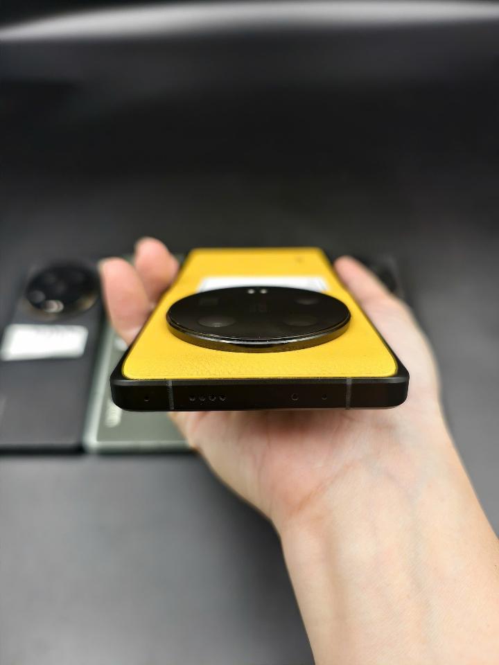Xiaomi 13 Ultra 12/256 và 16/512  Rom quốc tế-duoc-ban-tai-Nhất Tín Mobile , anh chị nhắn zalo 0937545427 ,để tư vấn trước khi đặt hàng giúp em