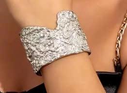 Vòng đeo tay bảng to
MÀU BẠC CCPK19-duoc-ban-tai-Catchi