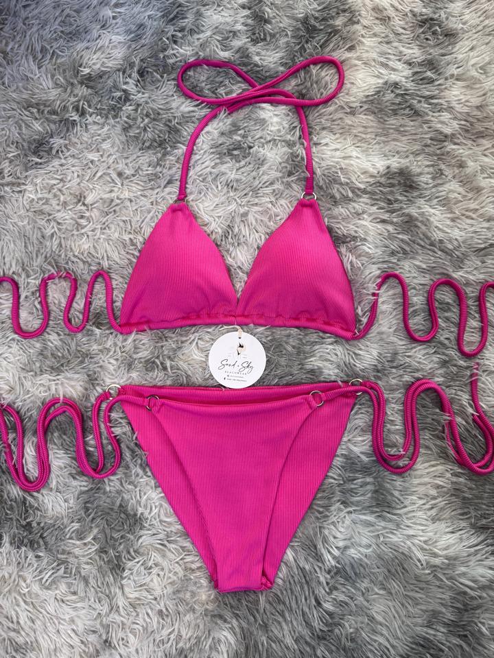 Bộ 2 mảnh màu trơn ( nhiều màu )-duoc-ban-tai-SAND + SKY ( Beachwear )
