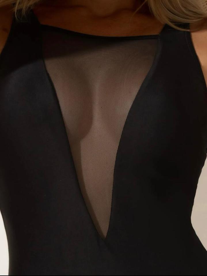 Một mảnh tương phản-duoc-ban-tai-SAND + SKY ( Beachwear )