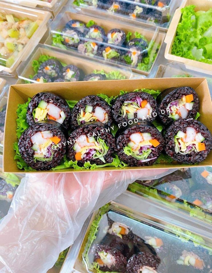 Kimbap Thanh Cua + Trứng-duoc-ban-tai-Ms.QUYNH HEALTHY FOOD