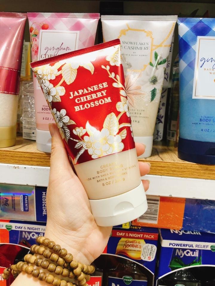 Tẩy tế bào chết Bath & Body Works Body Scrub-duoc-ban-tai-Ly Vy