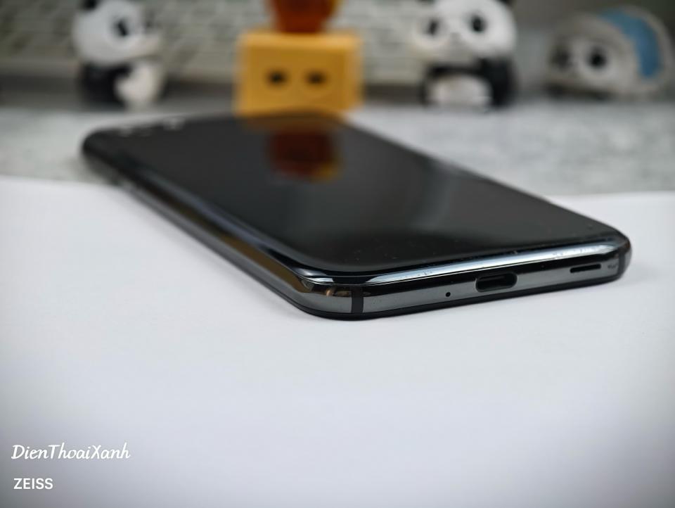 Sharp Aquos R 4/64G - 61070-duoc-ban-tai-Điện Thoại Xanh