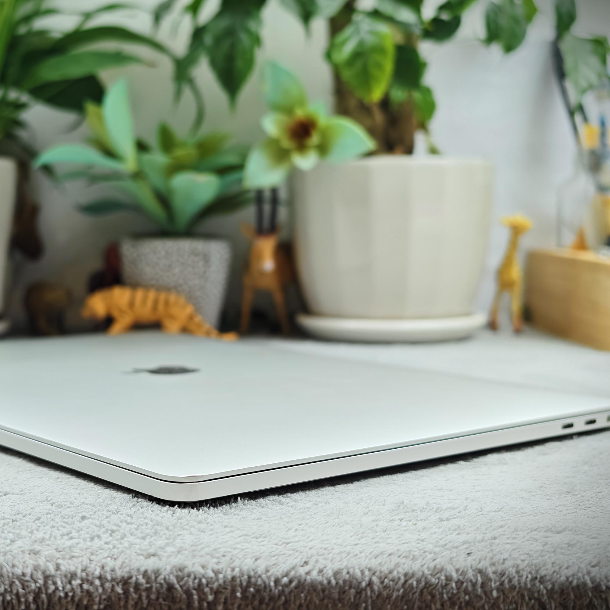 Macbook Pro 15 2018 16/256G - YJG5L-duoc-ban-tai-Điện Thoại Xanh