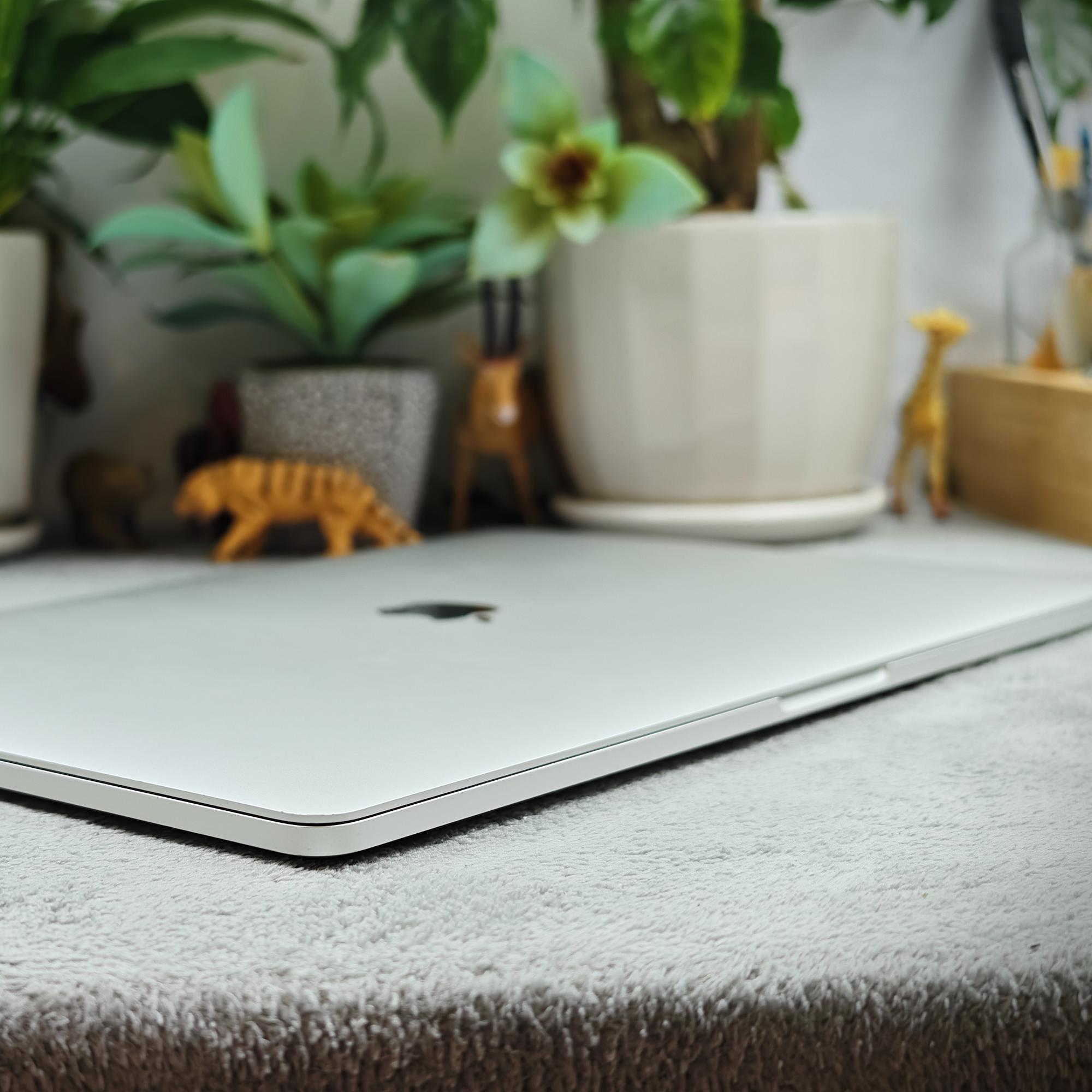 Macbook Pro 15 2018 16/256G - YJG5L-duoc-ban-tai-Điện Thoại Xanh