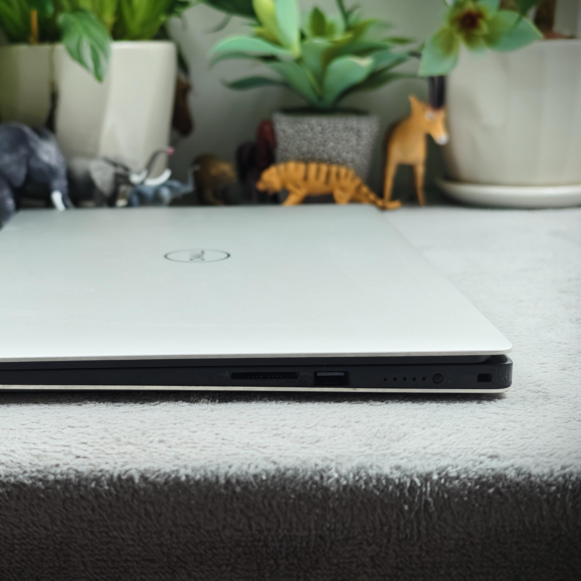 Dell XPS 15 7590 32/1TB - CX0Z2-duoc-ban-tai-Điện Thoại Xanh