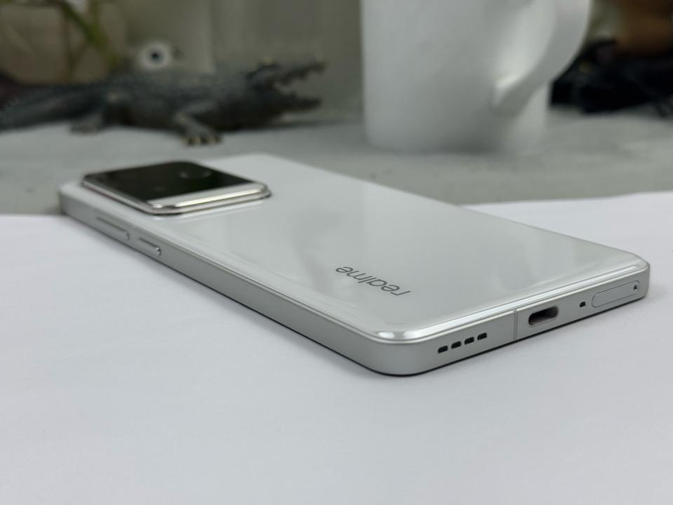 Realme GT6 12/256G - (32052,65951)-duoc-ban-tai-Điện Thoại Xanh