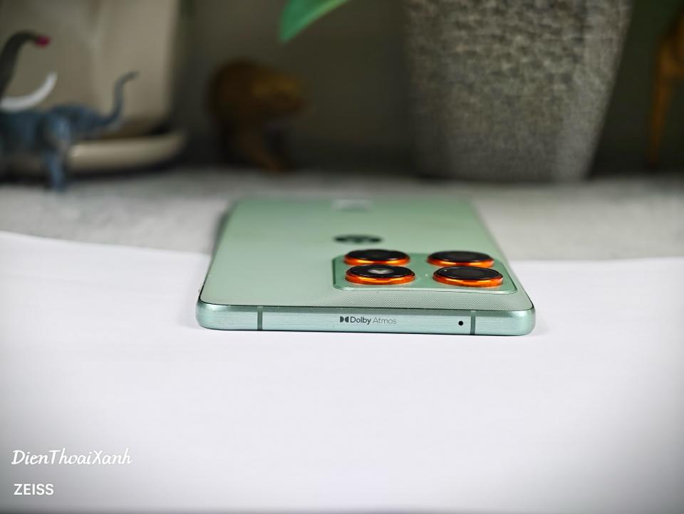 Moto X70 Air 12/256G - 26256-duoc-ban-tai-Điện Thoại Xanh