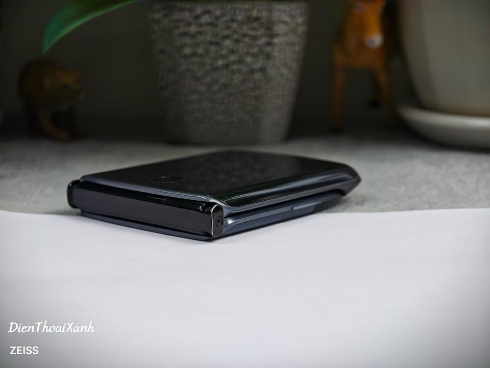 Moto Razr 5G 2020 8/256G - 05498-duoc-ban-tai-Điện Thoại Xanh