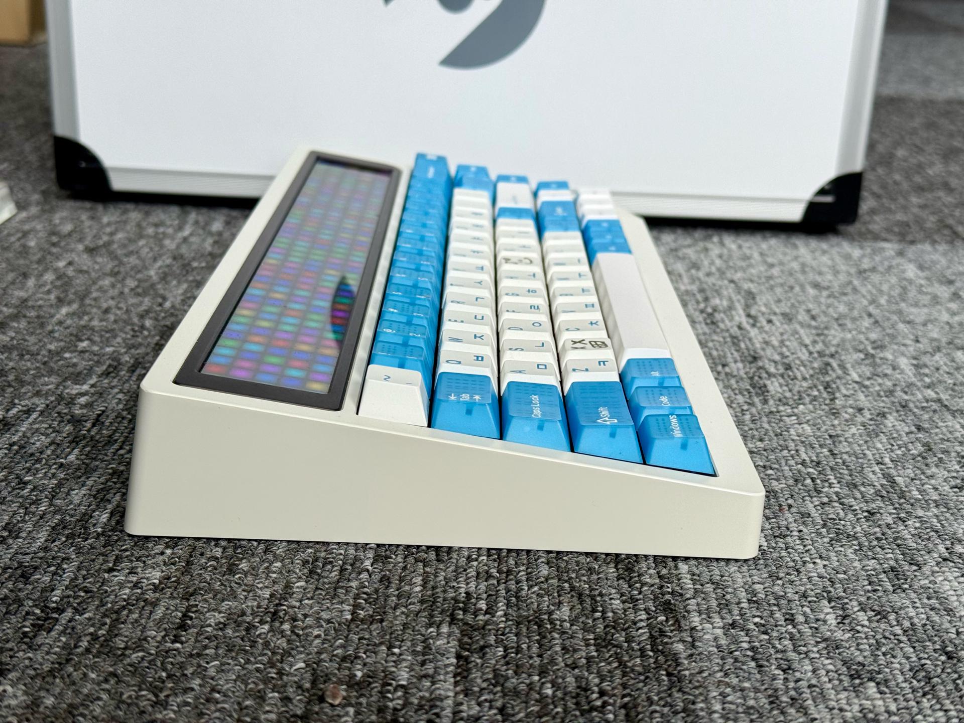 Bàn Phím Cơ Angry Miao AM RGB 65-duoc-ban-tai-Điện Thoại Xanh