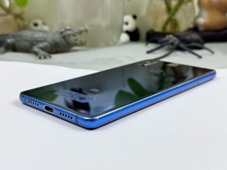 Xiaomi 8 SE 6/64G - (27331,86519,9157120793,31277)-duoc-ban-tai-Điện Thoại Xanh